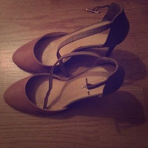 Slightly worn Banana Republic shoes